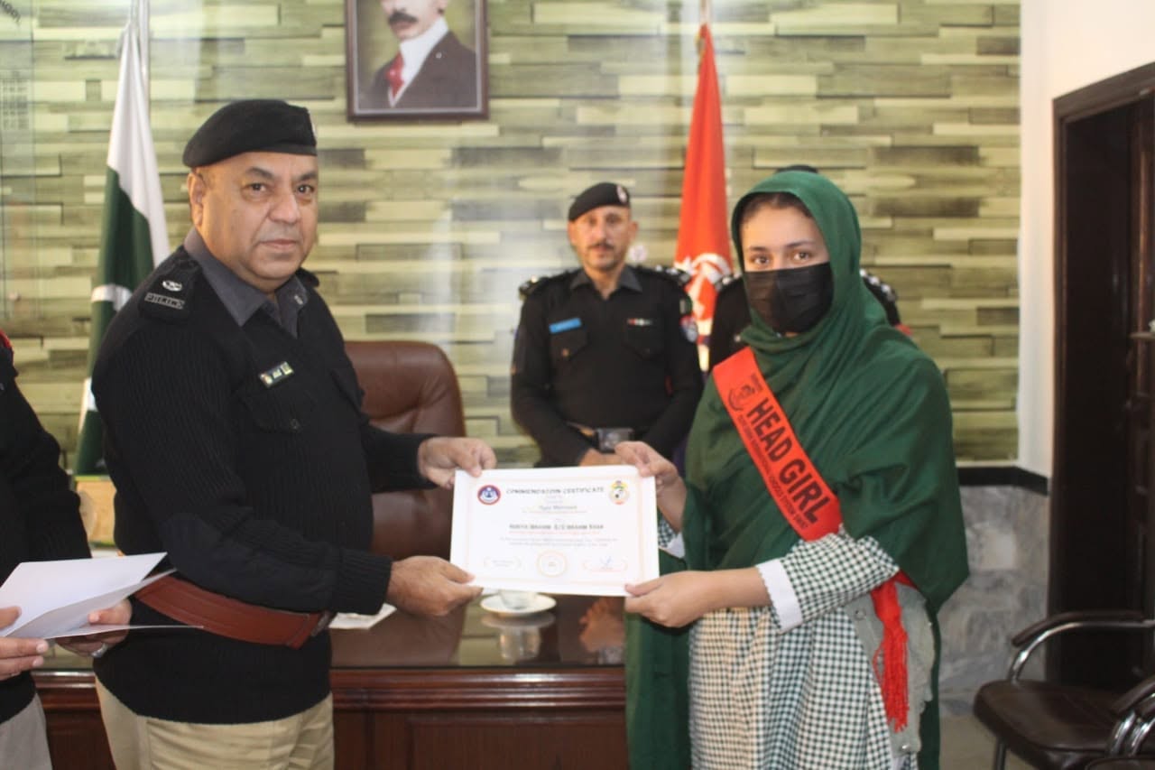 Student receiving an award from a chief guest
